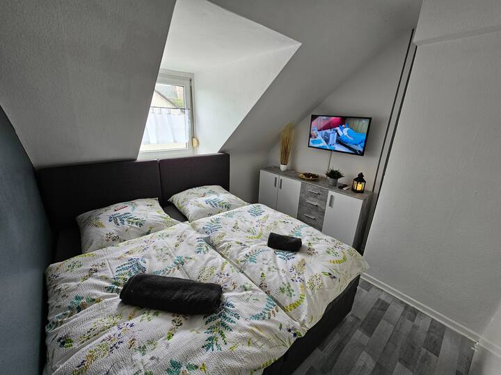 Втора двокреветна спална соба (пружински кревети во кутија, по 2,00 x 0,90м)