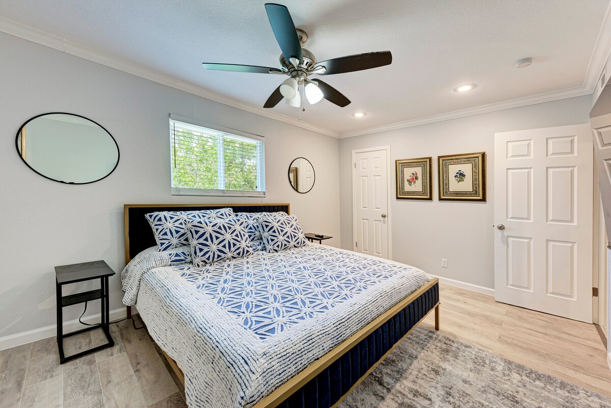 Clarksville Loft: Ultra Modern 3 min to Downtown