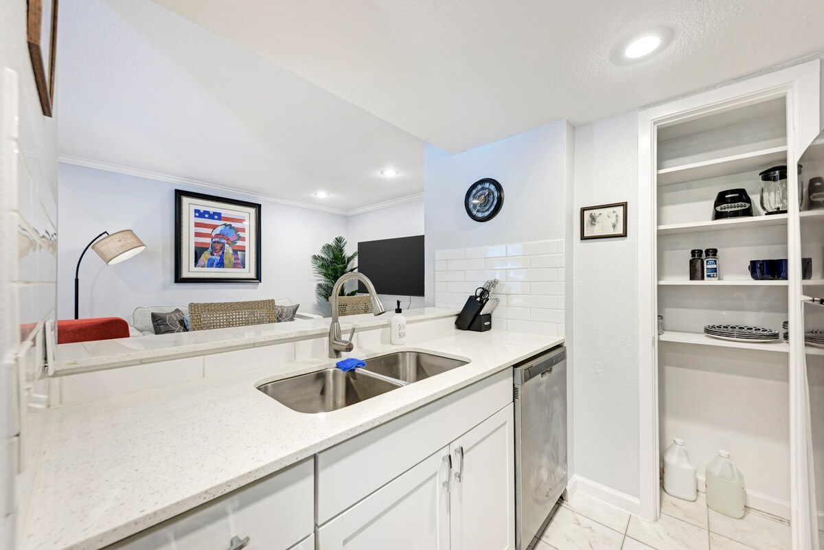 Clarksville Loft: Ultra Modern 3 min to Downtown
