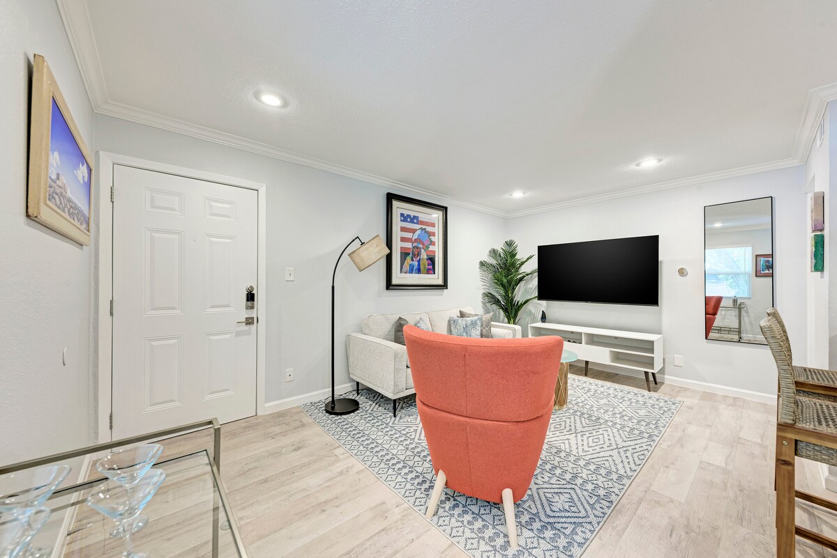 Clarksville Loft: Ultra Modern 3 min to Downtown