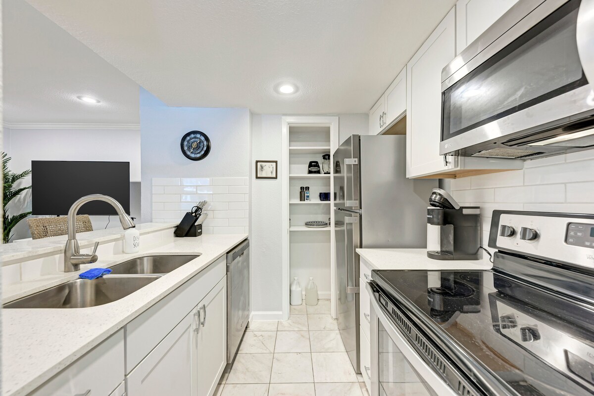 Clarksville Loft: Ultra Modern 3 min to Downtown