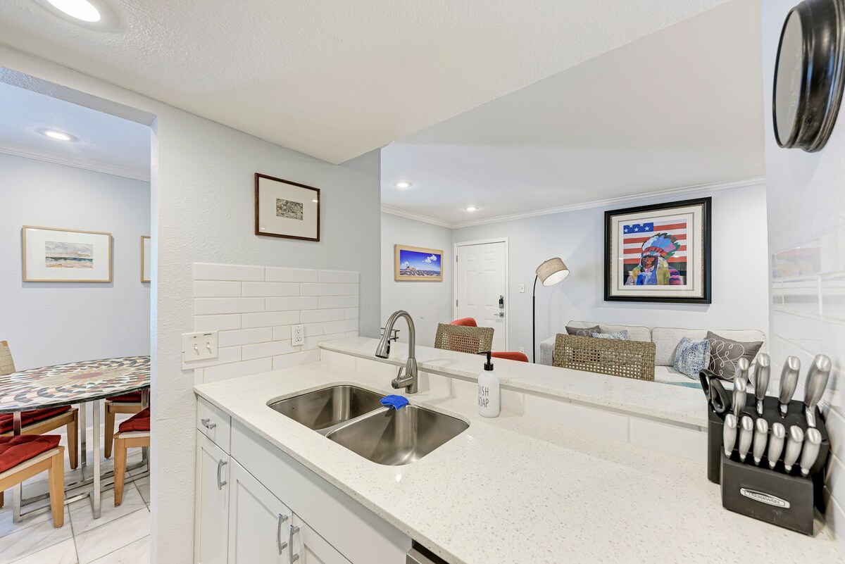 Clarksville Loft: Ultra Modern 3 min to Downtown