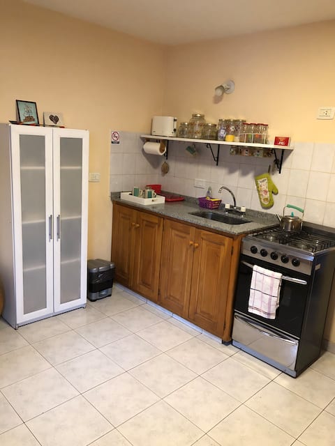 Popular Airbnb listing: Charming downtown apartment with mountain views in Departamento Lácar