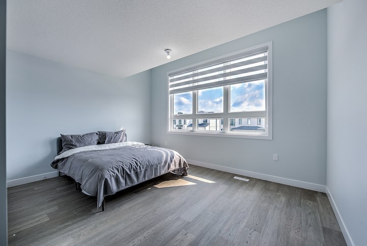 Chumba cha 5 cha kulala cha malkia: Kitanda aina ya Queen, furahia starehe ukiwa na usiku wenye