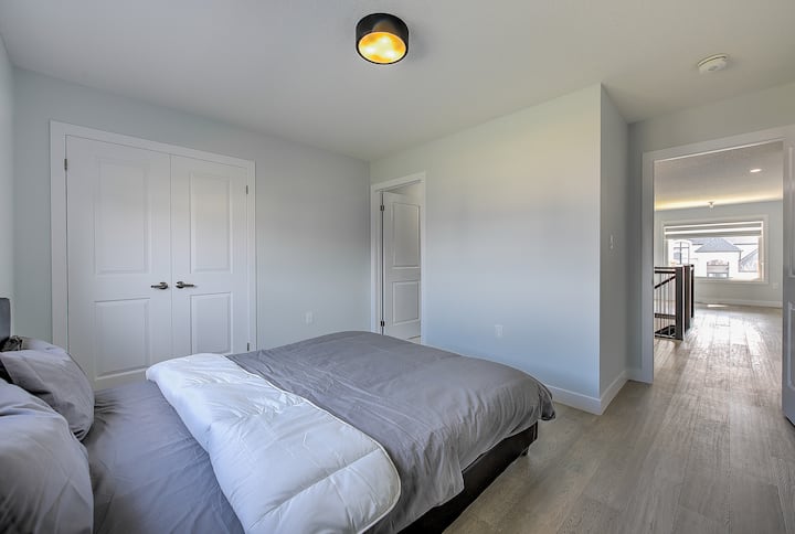 Chumba cha kulala cha 2: Mashuka safi na ya kupendeza ili kuonyesha jinsi tunavyojali