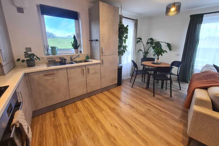 2-bed flat in Leith, Edinburgh! gallery image 4