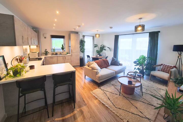 2-bed flat in Leith, Edinburgh!