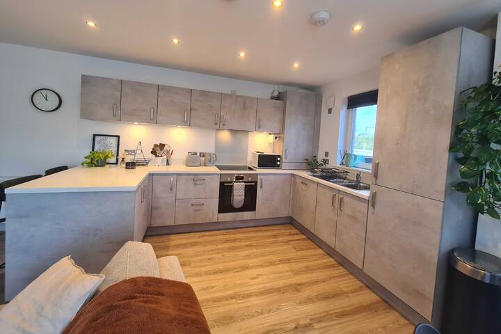 2-bed flat in Leith, Edinburgh! gallery image 2