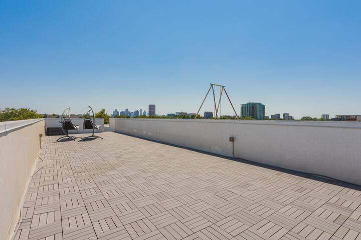 Luxury Oasis off Knox/Henderson gallery image 2