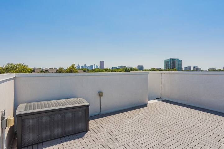 Luxury Oasis off Knox/Henderson gallery image 3