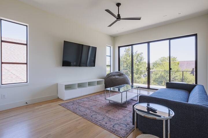 Luxury Oasis off Knox/Henderson gallery image 5