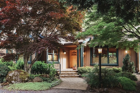 Enology House with Hot Tub and Fireplace