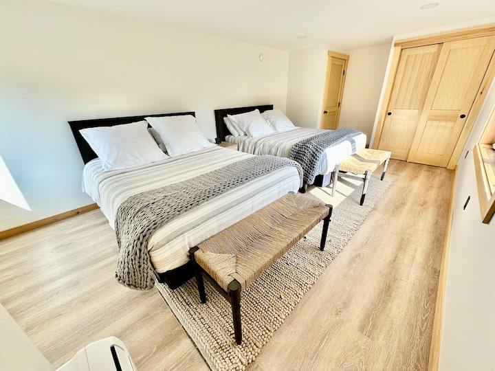 3rd bedroom also includes 2 queen beds.