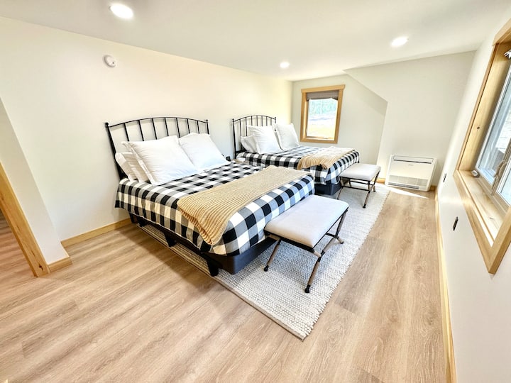 2nd bedroom includes 2 queen beds.