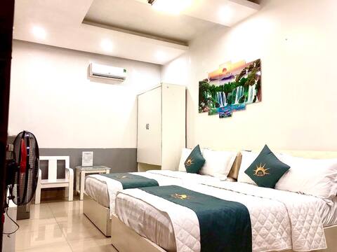 Khách sạn Holiday Hotel 2