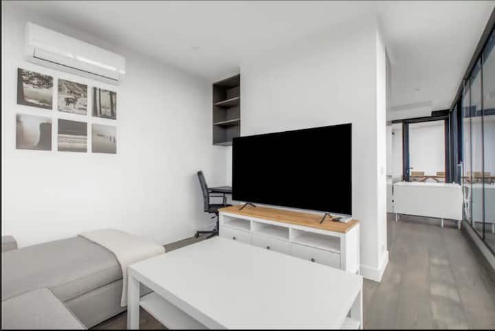 Top Edge: Modern City Stay with Wraparound Balcony