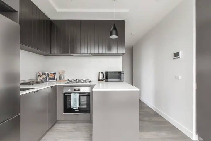 Top Edge: Modern City Stay with Wraparound Balcony