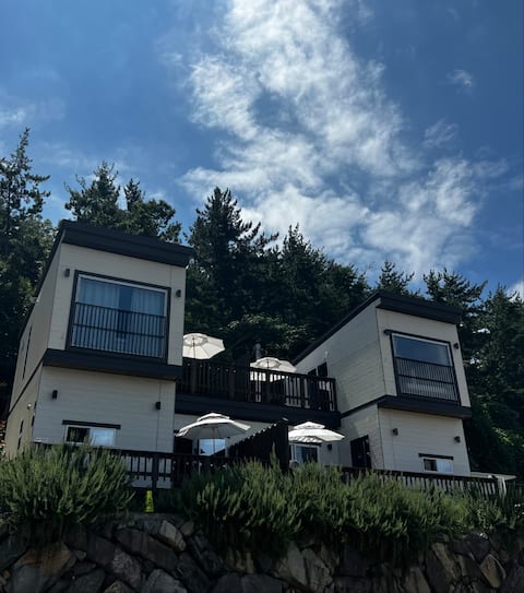 Namhae, the place [Private pension-102 building] / A pension with a beautiful view of Namhae (sea, s