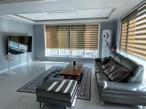 Eoeoewa Yu (B-dong) 120 pyeong, group pension, karaoke room, pocket ball, swimming pool, dry jjimjil