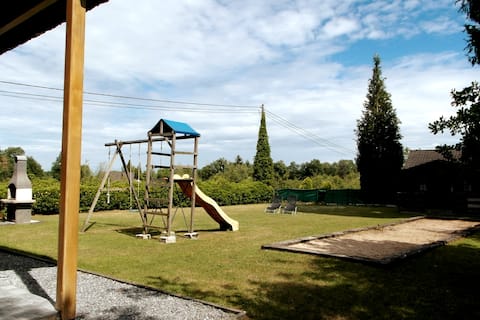 Lovely country cabin, sauna, child & dog friendly