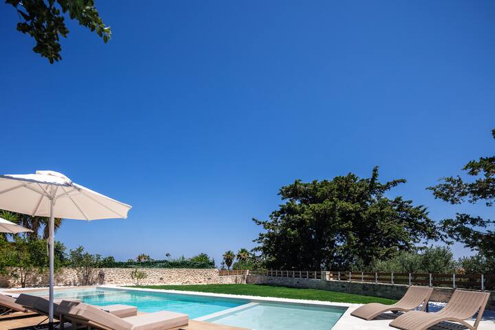 Heated pool, playground, kids pool, close to beach gallery image 2