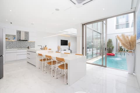 Modern 3-Bedroom Pool Villa near laguna