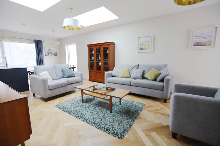 Luxury 3 Bedroom House by the Canal