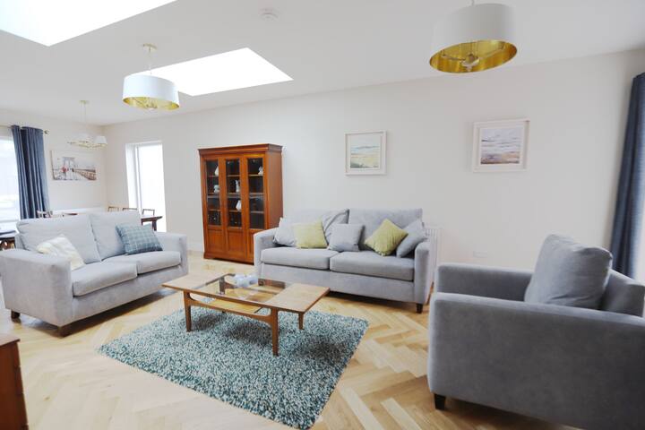 Luxury 3 Bedroom House by the Canal gallery image 2