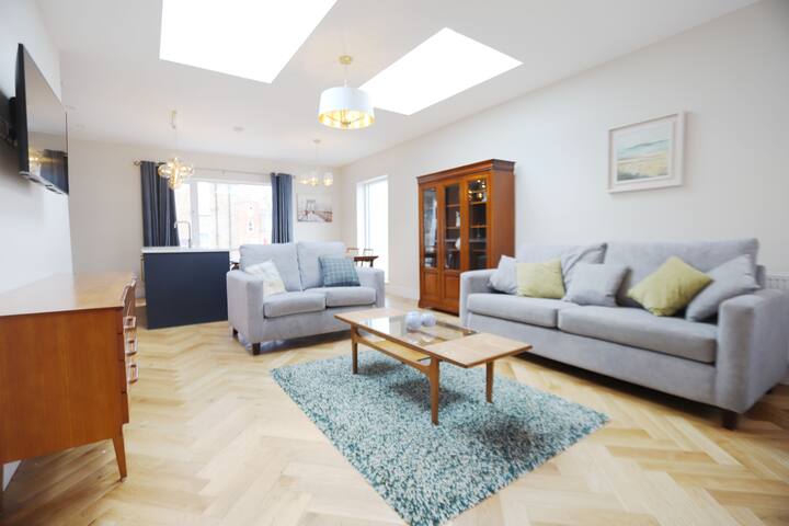 Luxury 3 Bedroom House by the Canal gallery image 5