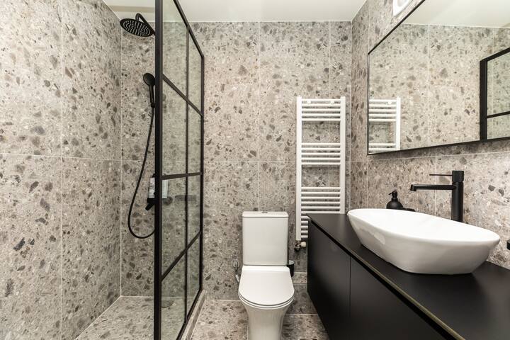 Vista by halu!: Spacious City Centre Home gallery image 4