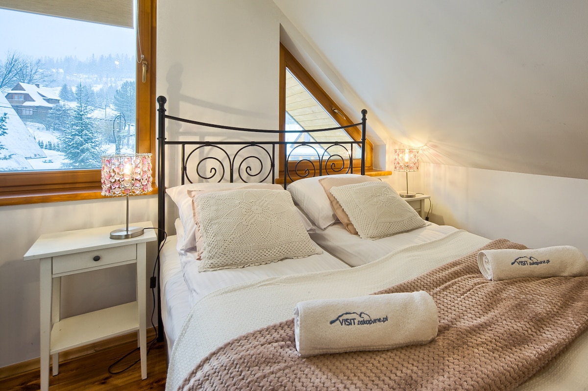 Chumba cha kulala, Kitanda, Mwonekano wa Dirisha 