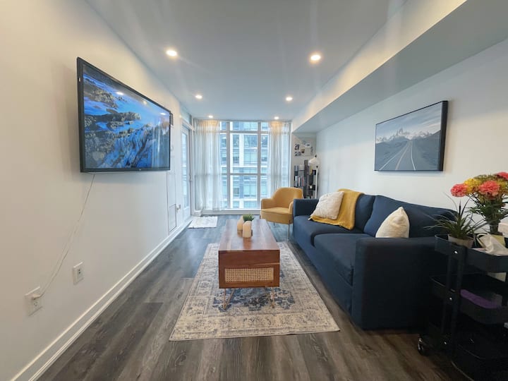 Chic Condo w/ Free parking Apartments for Rent in Toronto, Ontario
