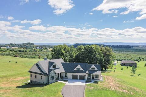 Ventura Manor: hot tub, mountain views, 4 acres