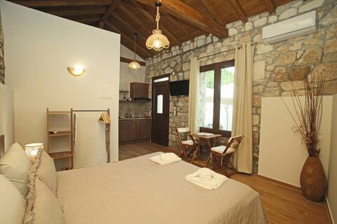 KALYVES 1
stone house