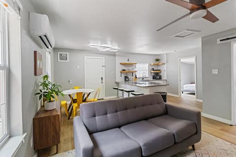 Top Airbnb: Stylish Guest House in Bishop Arts in Winnetka Heights