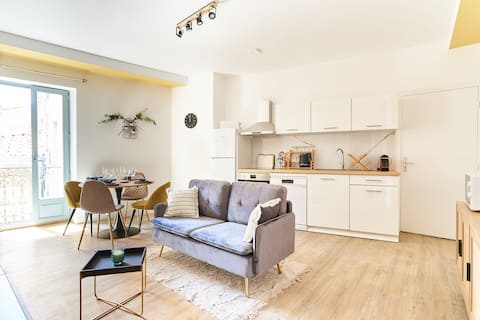 Cozy 1BR with A/C across les Halles