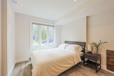 Successful Airbnb property: Cozy, Bright, Central Studio in Trendy Leslieville in Toronto—Danforth