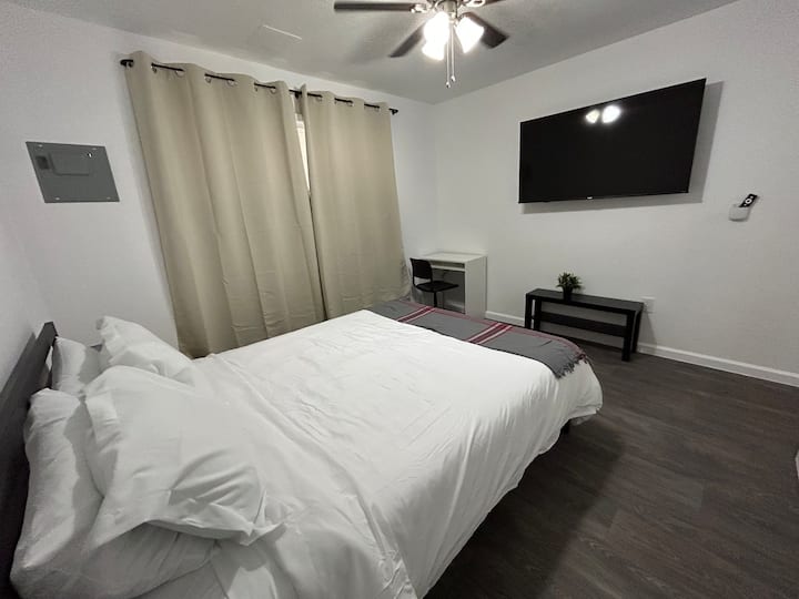 Downtown Area| 1br Entire Unit 12b| Walk|metro|car - NRG Stadium - Houston