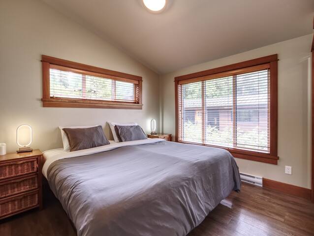 Going Coastal A+B | Oceanfront | Pet Friendly gallery image 4