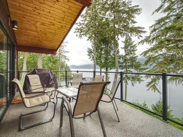 Going Coastal A+B | Oceanfront | Pet Friendly gallery image 2