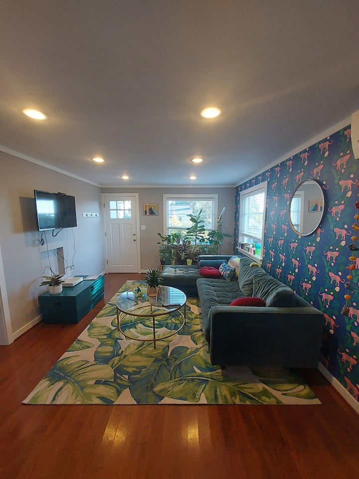 *Hot tub* 2 bed near UW & Seattle Children's Houses for Rent in