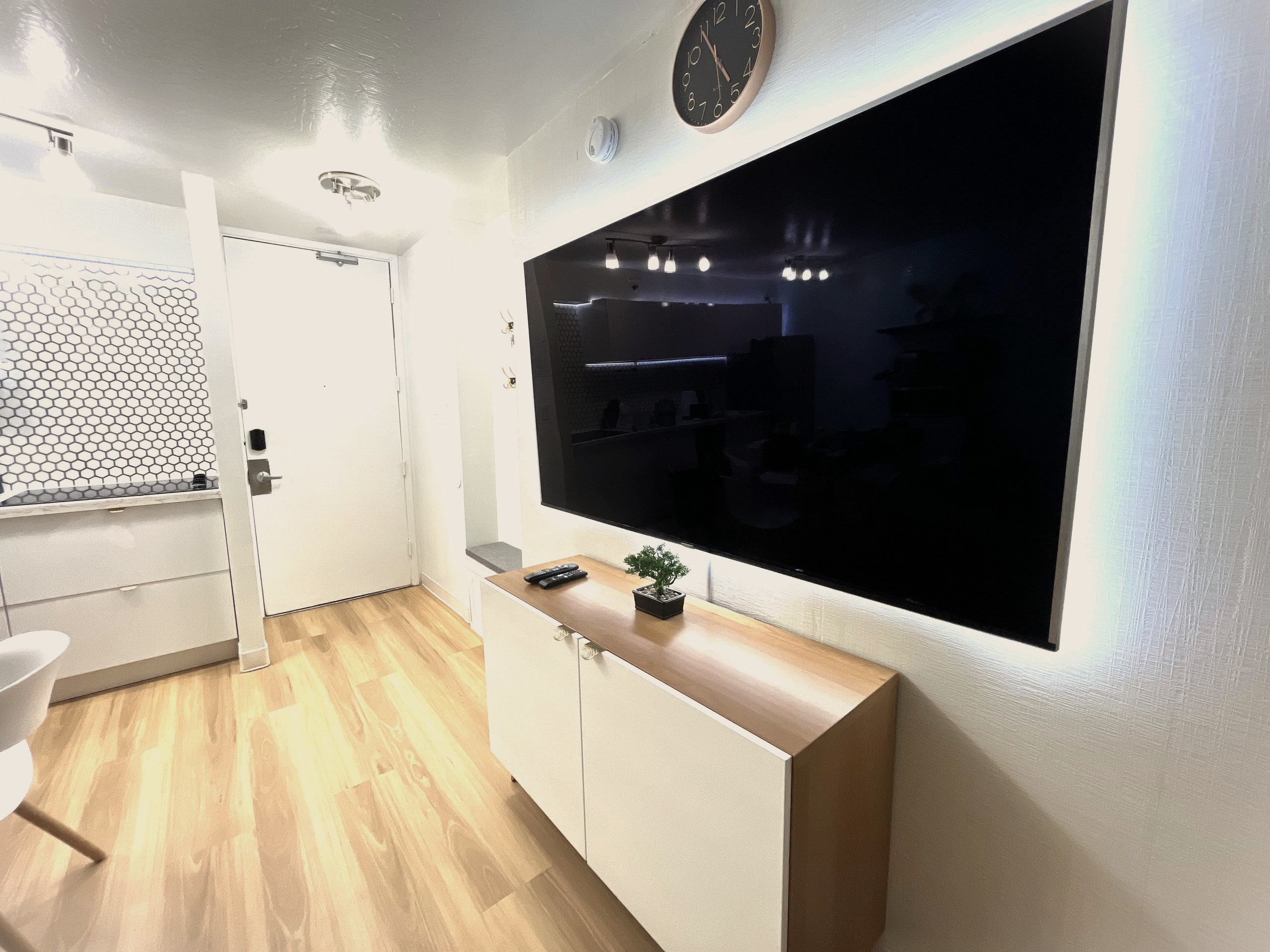Huge patio | Modern | Washer | Free park | 5'Beach - Image 7