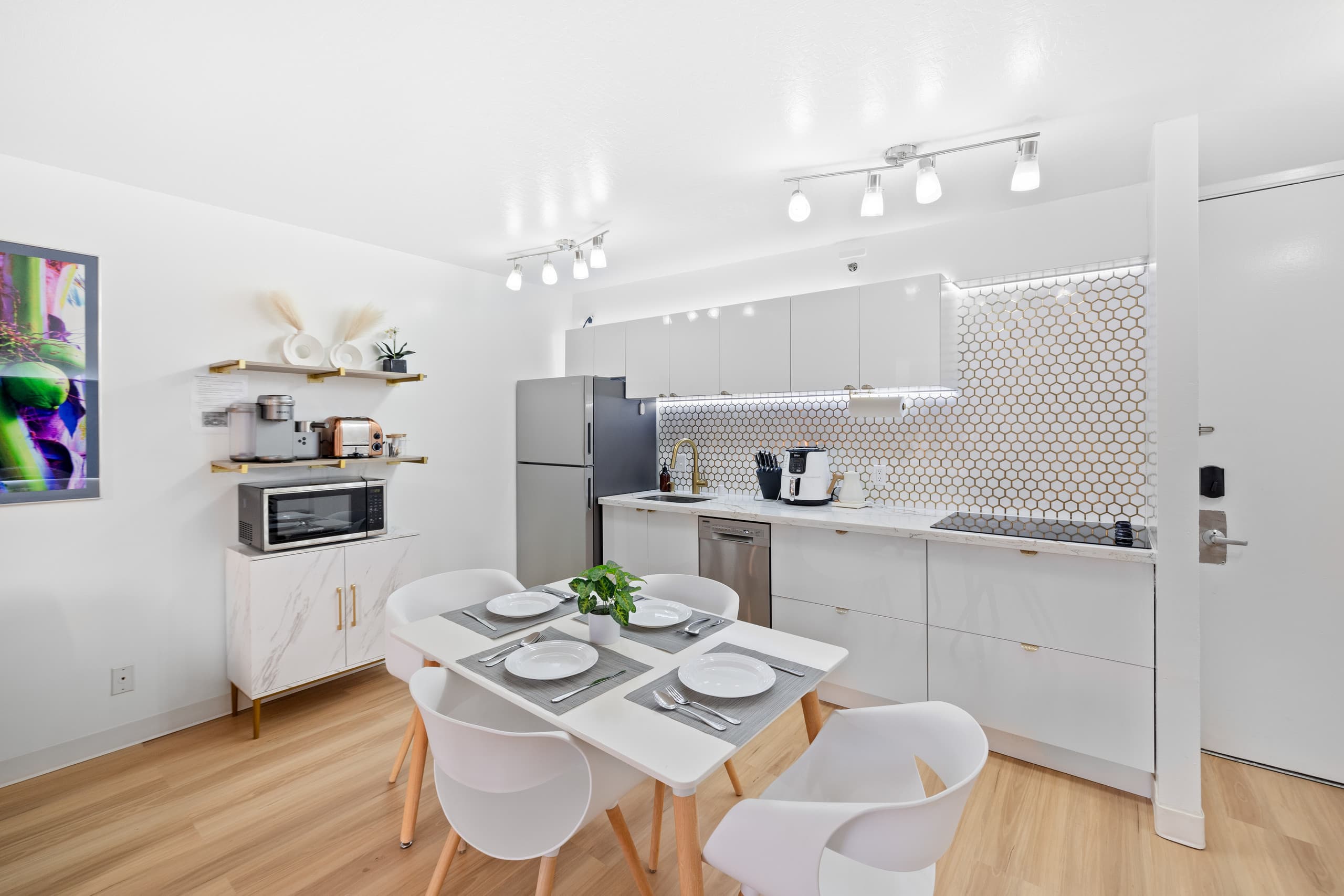 Huge patio | Modern | Washer | Free park | 5'Beach - Image 5