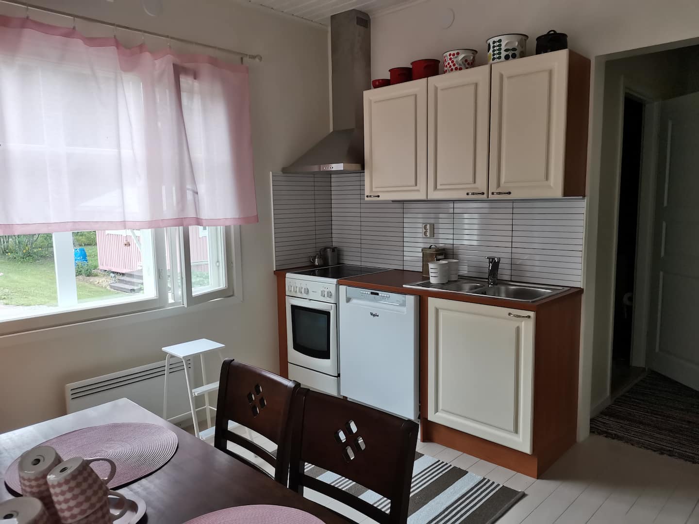 Villa Roosa -Mökki Maaseudulla 4