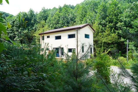 Lily Tree Forest/Barbecue/Karaoke/Family Healing/Hu House