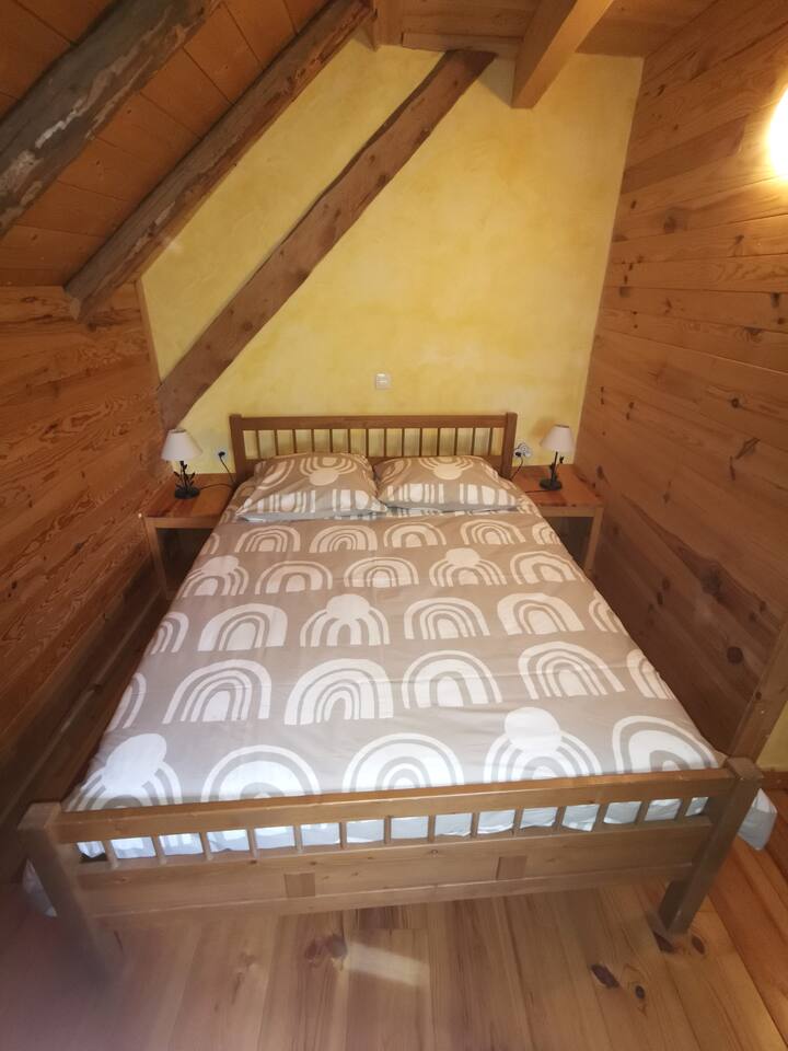 spavaća soba 3 : 1 krevet od 140*190 cm i 2 kreveta na kat 70*190 cm