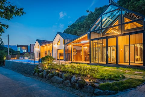 Private new Castana Pension 3 (duplex sunroom terrace next to the pool)