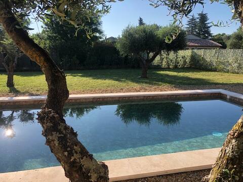 Luxury villa swimming pool and air-conditioned doors Uzes