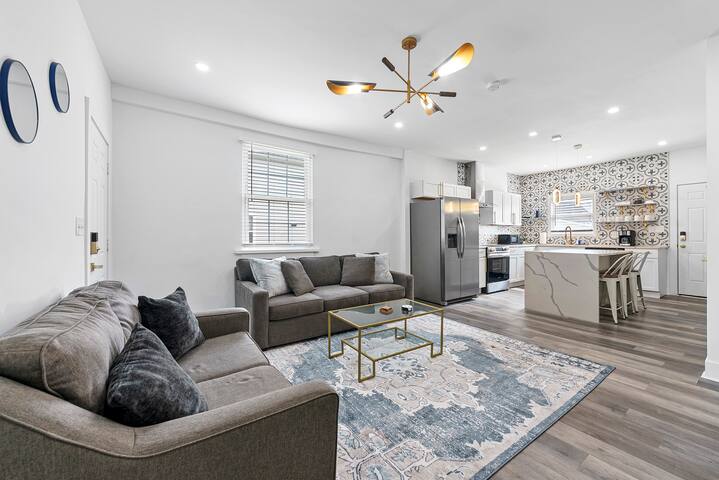 The Blue Door | Near 4th St, Short North, DT, OSU gallery image 2