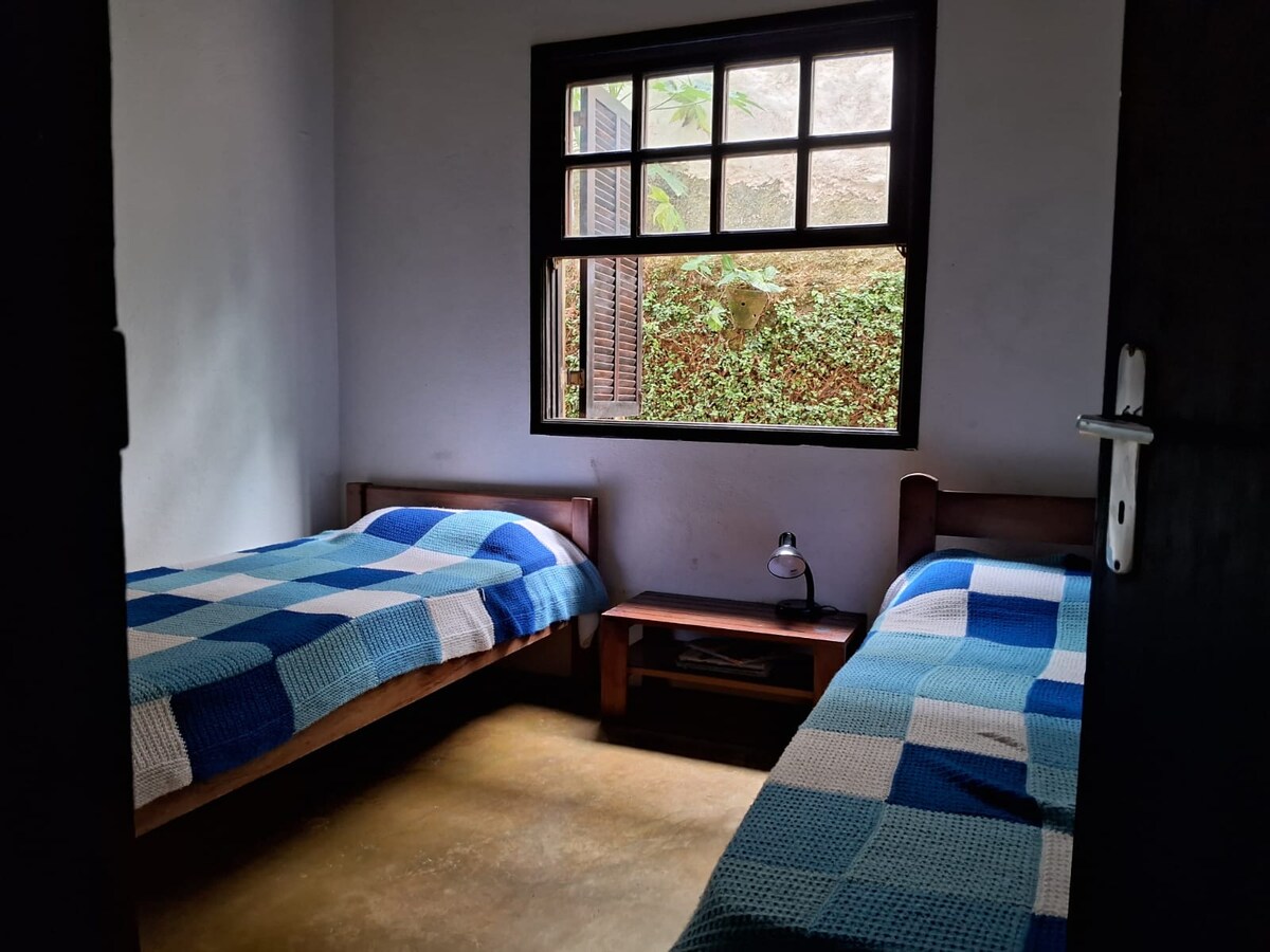 Habitación individual con 2 camas individuales y cómoda (no se muestra en la foto)